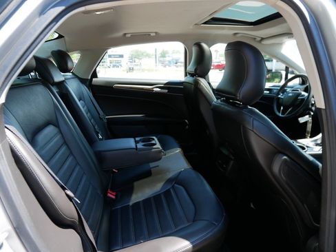 Used 2016 Ford Fusion SE w/ Equipment Group 202A FWD image 8