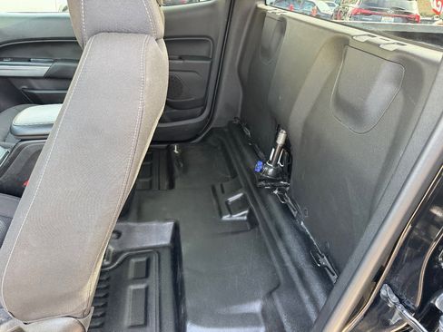 Used 2022 Chevrolet Colorado LT w/ Fleet Safety Package image 19