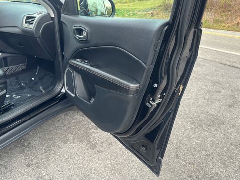 Used 2021 Jeep Compass Latitude w/ Sun and Sound Group image 11