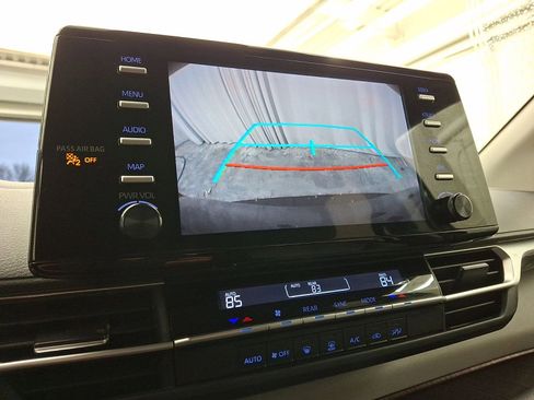 Used 2021 Toyota Sienna LE image 15