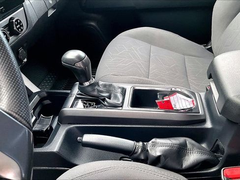 Used 2018 Toyota Tacoma TRD Off-Road w/ Technology Package AWD/4WD image 18