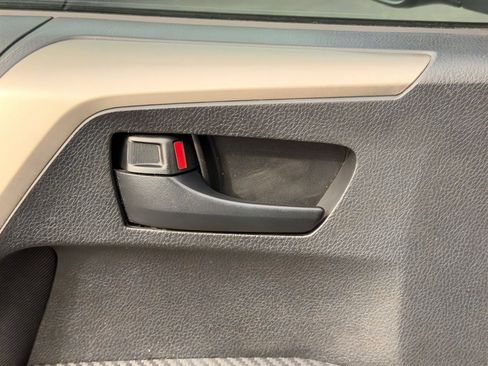 Used 2013 Toyota RAV4 XLE image 18