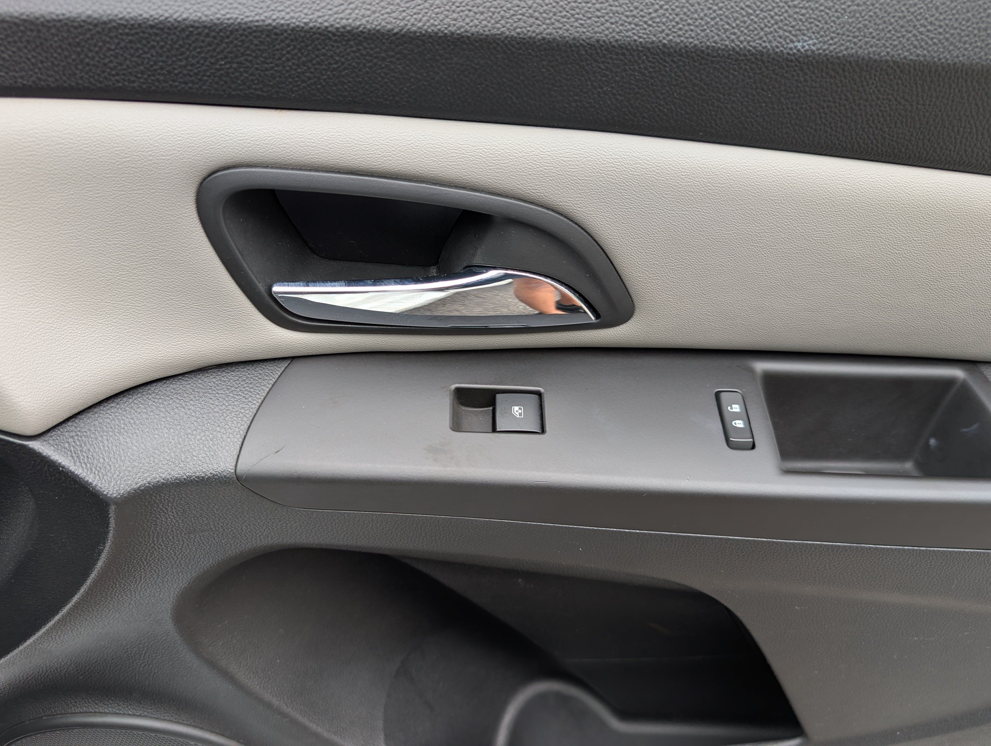 Used 2015 Chevrolet Cruze LS FWD image 21