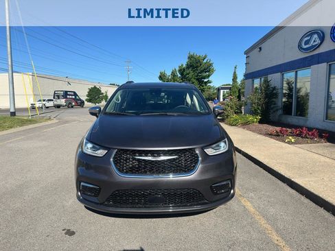 Used 2023 Chrysler Pacifica Limited FWD image 10