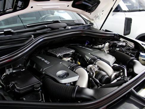 Used 2018 Mercedes-Benz GLE 63 AMG 4MATIC w/ Premium 3 Package image 43