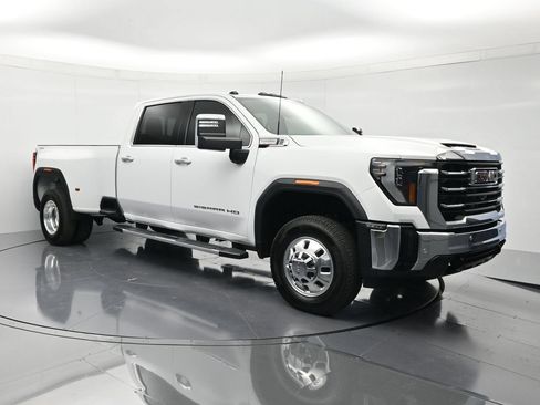 Used 2024 GMC Sierra 3500 SLT w/ SLT Premium Package AWD/4WD image 3