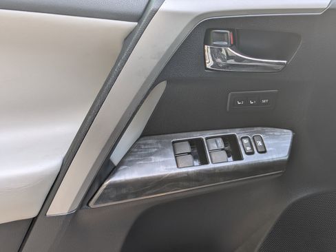 Used 2018 Toyota RAV4 Platinum FWD image 16