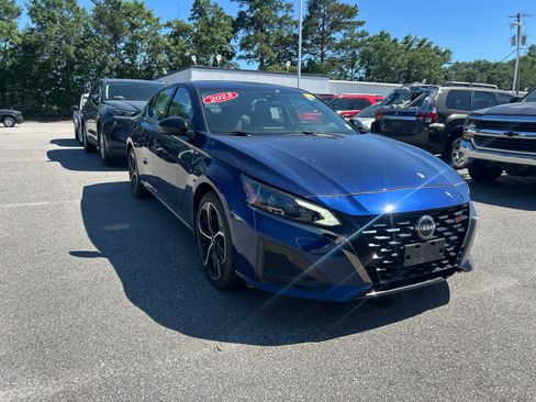 Used 2023 Nissan Altima 2.5 SR FWD image 5