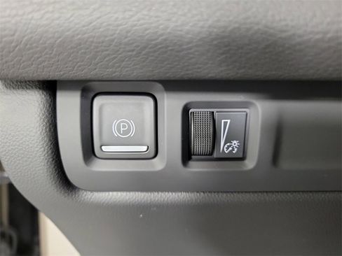 Certified 2025 Cadillac XT4 Premium Luxury image 30