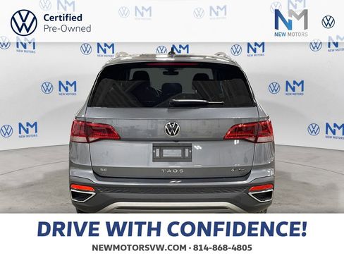 Certified 2024 Volkswagen Taos SE image 4