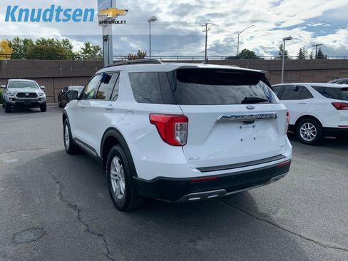 Used 2022 Ford Explorer XLT image 5