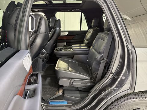Used 2024 Lincoln Navigator Reserve image 12