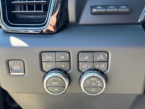 New 2026 GMC Sierra 1500 AT4 w/ AT4 Premium Package AWD/4WD image 38