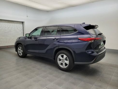 Used 2021 Toyota Highlander L FWD image 3