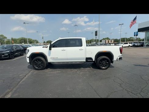 Certified 2024 GMC Sierra 2500 AT4 w/ Technology Package AWD/4WD image 5
