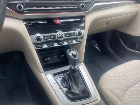 Used 2020 Hyundai Elantra SE w/ Cargo Package (C1) image 16