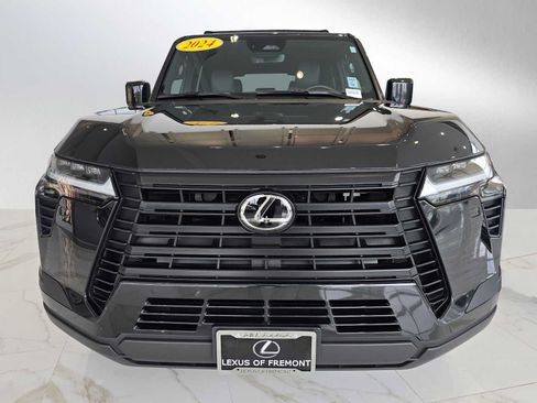 Used 2024 Lexus GX 550 w/ Cold Area Package AWD/4WD image 9
