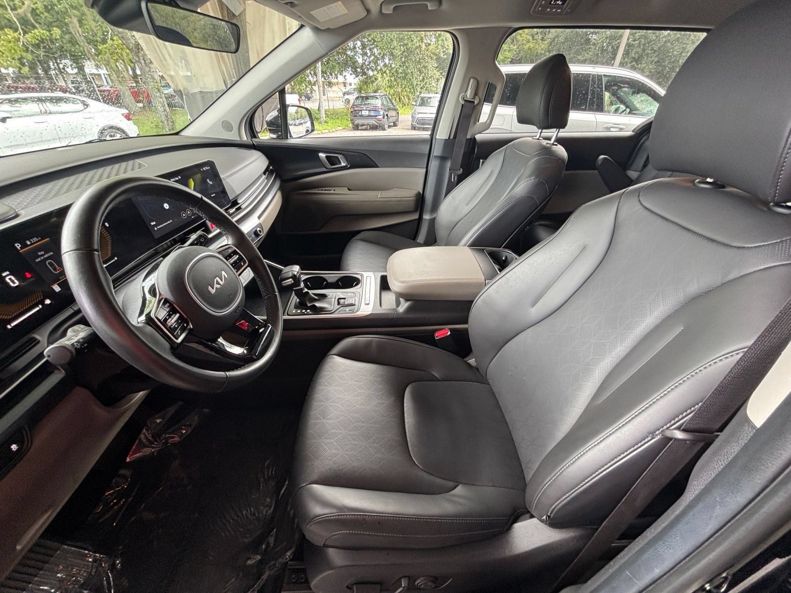 Used 2026 Kia Carnival FWD image 28