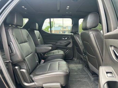 Used 2023 Chevrolet Traverse RS w/ LPO, Floor Liner Package AWD/4WD image 10