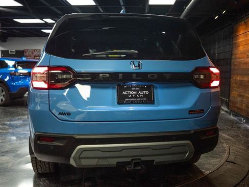 Used 2024 Honda Pilot TrailSport image 6