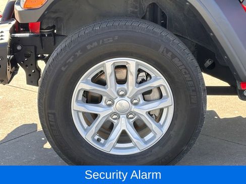 Used 2023 Jeep Wrangler Sport S image 7