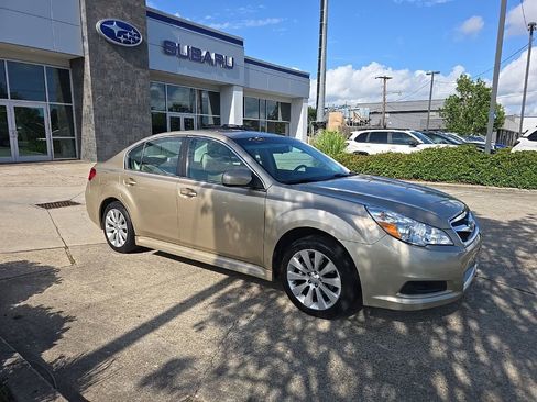 Used 2010 Subaru Legacy 2.5i Limited AWD/4WD image 2