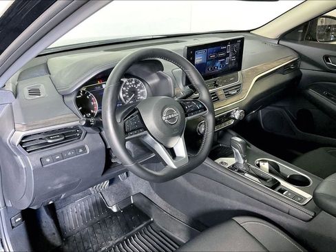 Certified 2025 Nissan Altima 2.5 SV w/ SV Premium Package FWD image 17