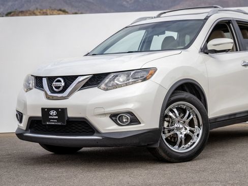 Used 2015 Nissan Rogue SL w/ SL Premium Package FWD image 2