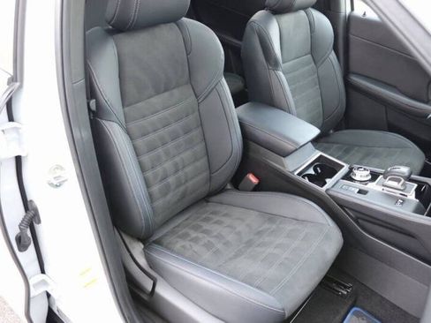 Used 2025 Mitsubishi Outlander SE image 10