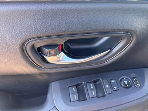 Used 2024 Honda HR-V LX image 12