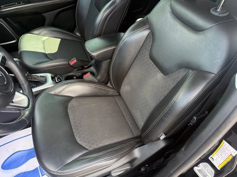 Used 2018 Jeep Compass Latitude AWD/4WD image 21