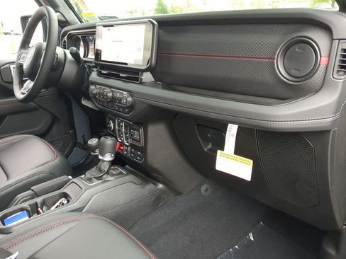 New 2026 Jeep Wrangler Unlimited Rubicon AWD/4WD image 21