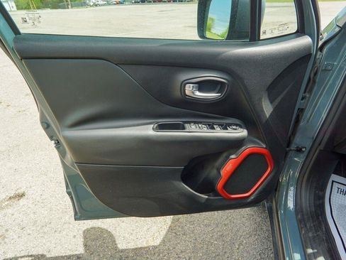 Used 2016 Jeep Renegade Trailhawk AWD/4WD image 18