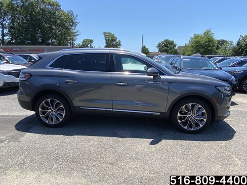 Used 2023 Lincoln Nautilus Reserve AWD/4WD image 4