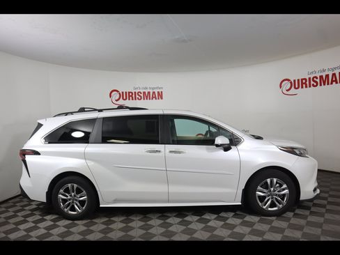Used 2024 Toyota Sienna XLE w/ XLE Plus Package AWD/4WD image 10