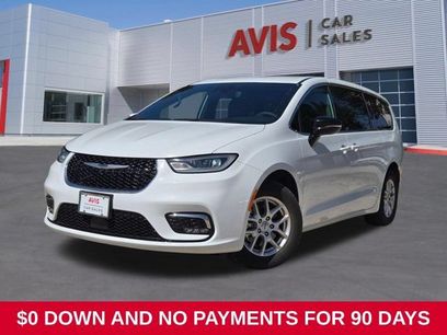 Used 2025 Chrysler Pacifica Select