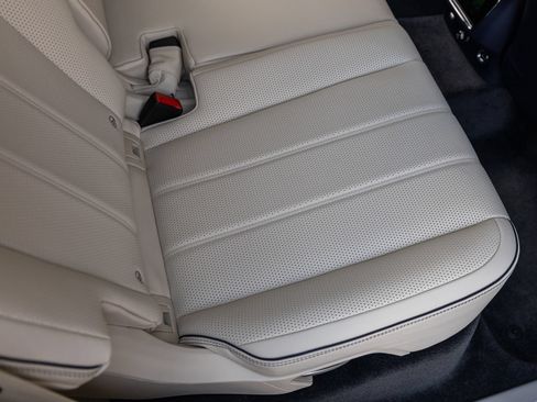Used 2023 Bentley Bentayga AWD/4WD image 45