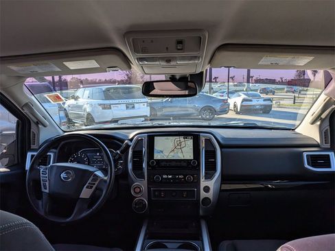 Used 2021 Nissan Titan SV w/ SV Convenience Package image 17