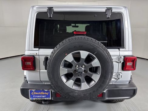 Used 2022 Jeep Wrangler Unlimited Sahara AWD/4WD image 7