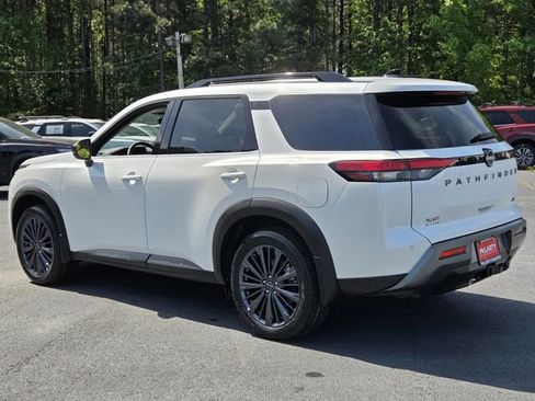 New 2026 Nissan Pathfinder SL FWD image 3