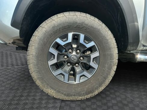 Used 2022 Toyota Tacoma TRD Off-Road w/ Technology Package AWD/4WD image 13