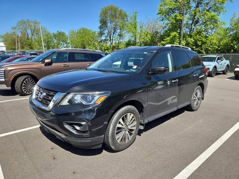 Used 2020 Nissan Pathfinder S FWD image 2