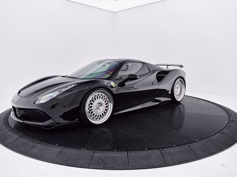 Used 2018 Ferrari 488 Spider RWD image 17