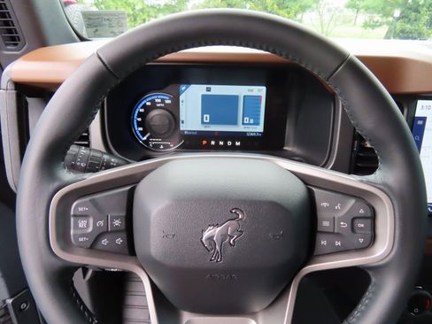 Used 2024 Ford Bronco Outer Banks image 15