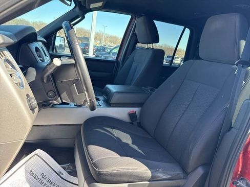 Used 2017 Ford Expedition XLT image 12