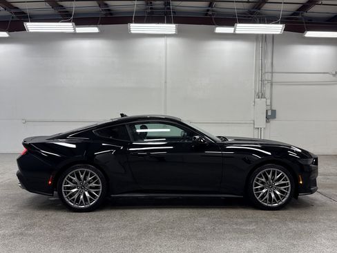 Used 2025 Ford Mustang Premium image 15