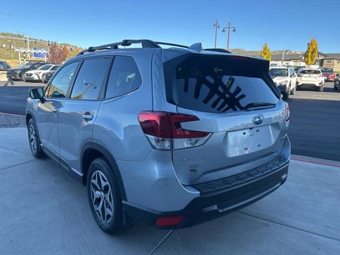 Used 2021 Subaru Forester Premium image 7