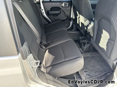 Used 2023 Jeep Gladiator Willys image 18