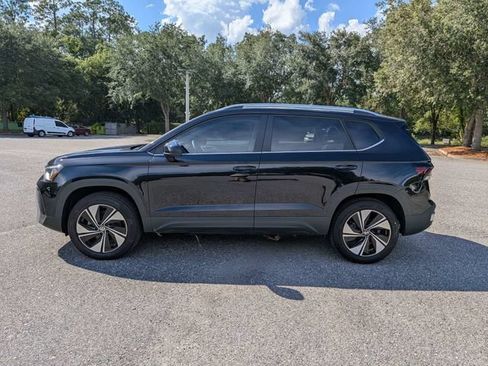 Used 2025 Volkswagen Taos SE AWD/4WD image 6