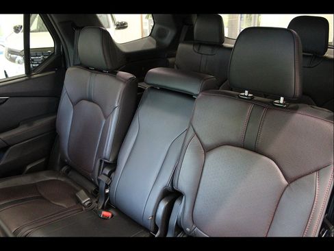 Certified 2025 Honda Pilot Black Edition image 17